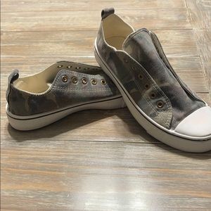 Maurices camo slip on tennis shoes